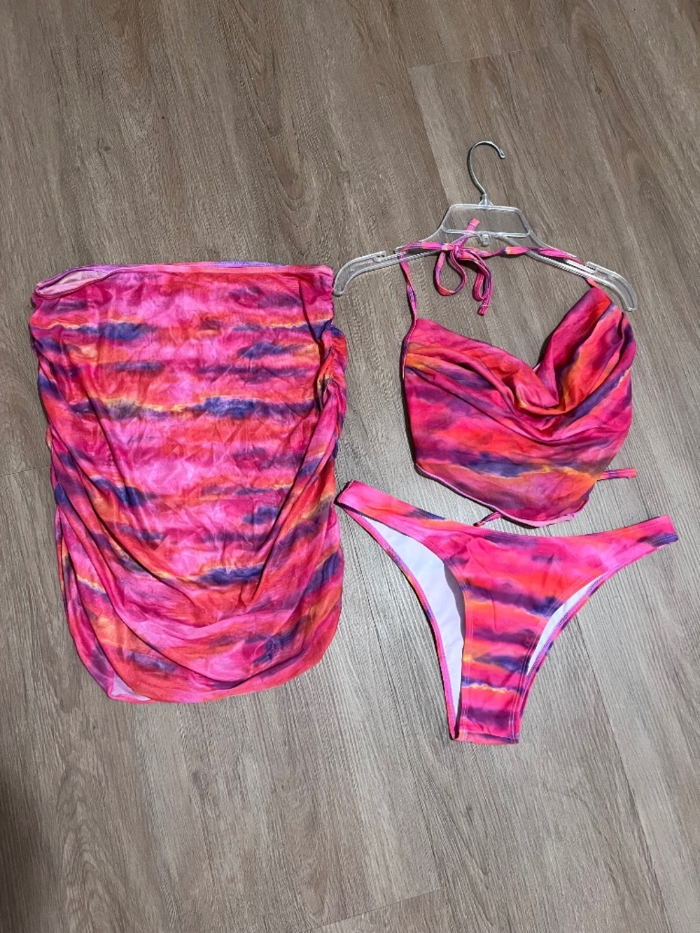 NWOT Tie-Dye Bikini Set with Sheer Cover Up/Large